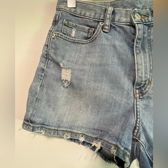 Uniqlo Women’s Distressed Denim Shorts - Picture 4 of 11